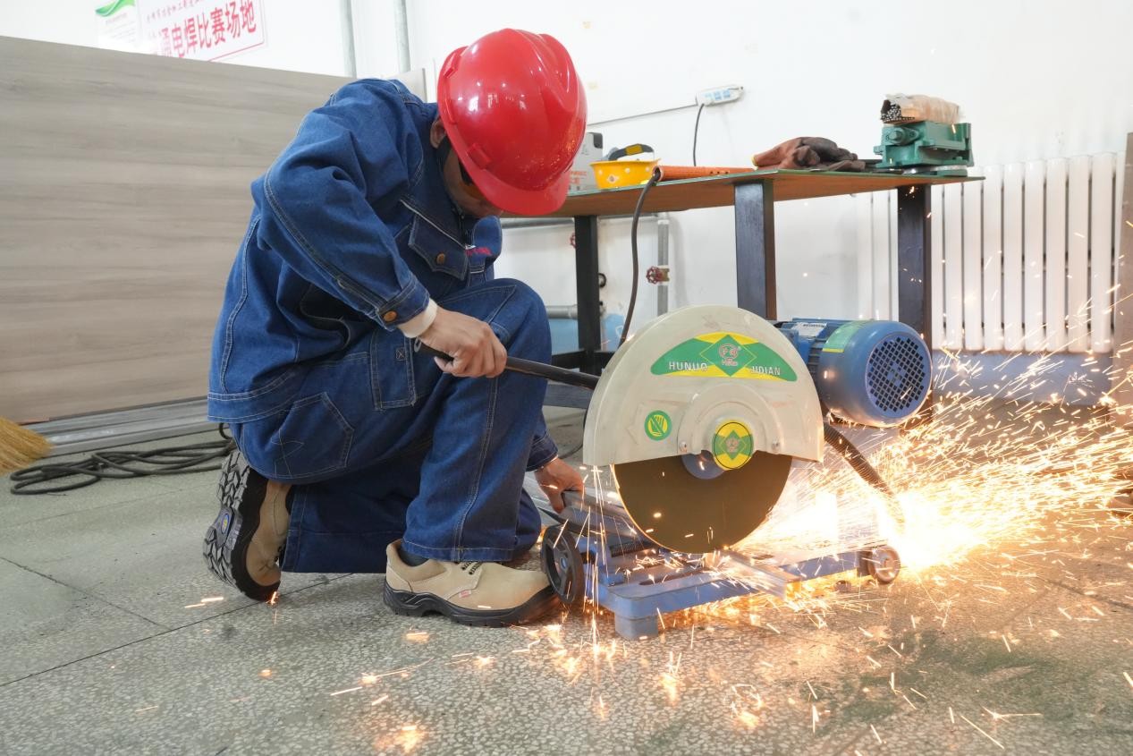 “玉龙工匠杯”赤峰市冶金加工制造业职工职业技能竞赛成功举办