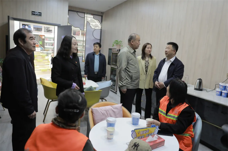 4月9日至10日，自治区总工会党组书记、副主席张慧宇在鄂尔多斯市调研