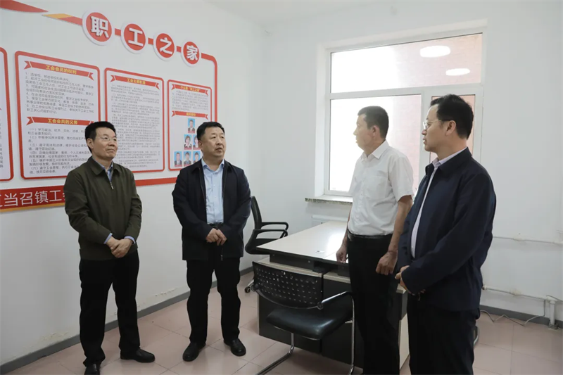 4月17日至18日，自治区总工会党组书记、副主席张慧宇深入包头市调研