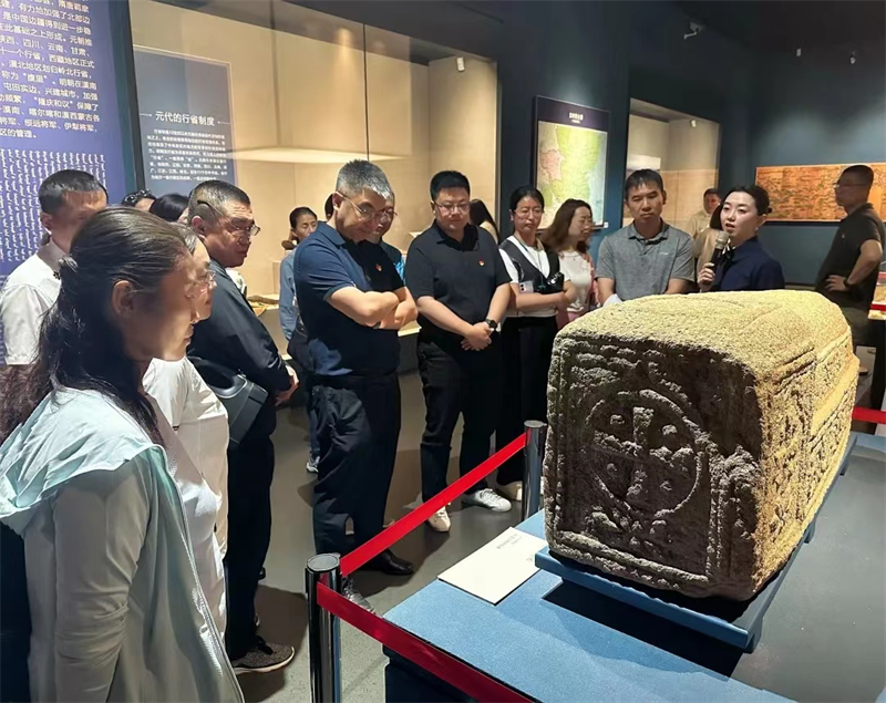 5月28日，自治区总工会组织党员干部到内蒙古博物院开展“铸牢中华民族共同体意识”主题党日活动