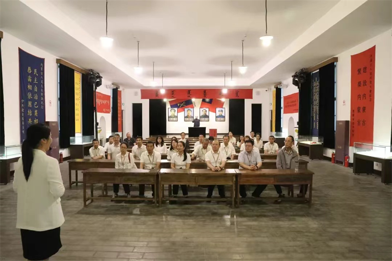 6月3日至5日，自治区总工会在党的民族区域自治政策最早实践地兴安盟举办机关基层党组织书记和党务干部培训班