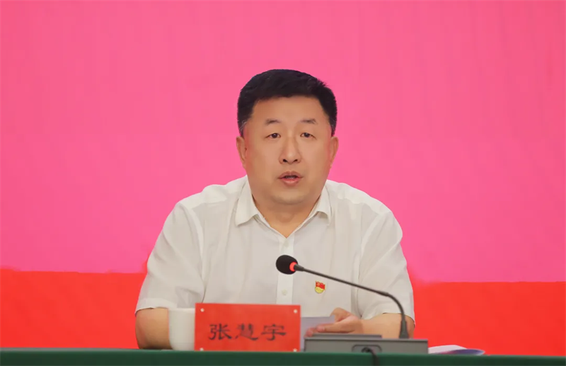 7月1日，自治区总工会党组书记、副主席张慧宇为全体党员干部讲授党纪学习教育纪律党课