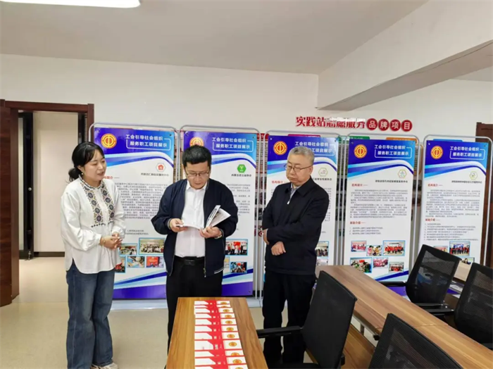 9月29日，自治区总工会党组成员、副主席张大勇深入呼和浩特市调研指导工会劳动领域社会组织工作