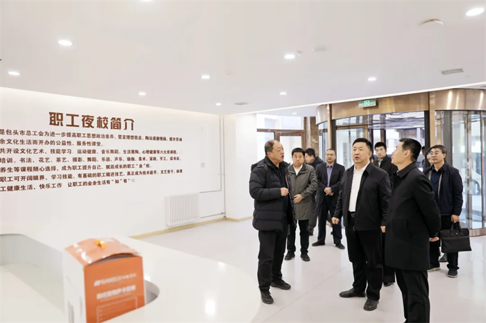 11月21日，自治区总工会党组书记、副主席张慧宇深入包头市调研