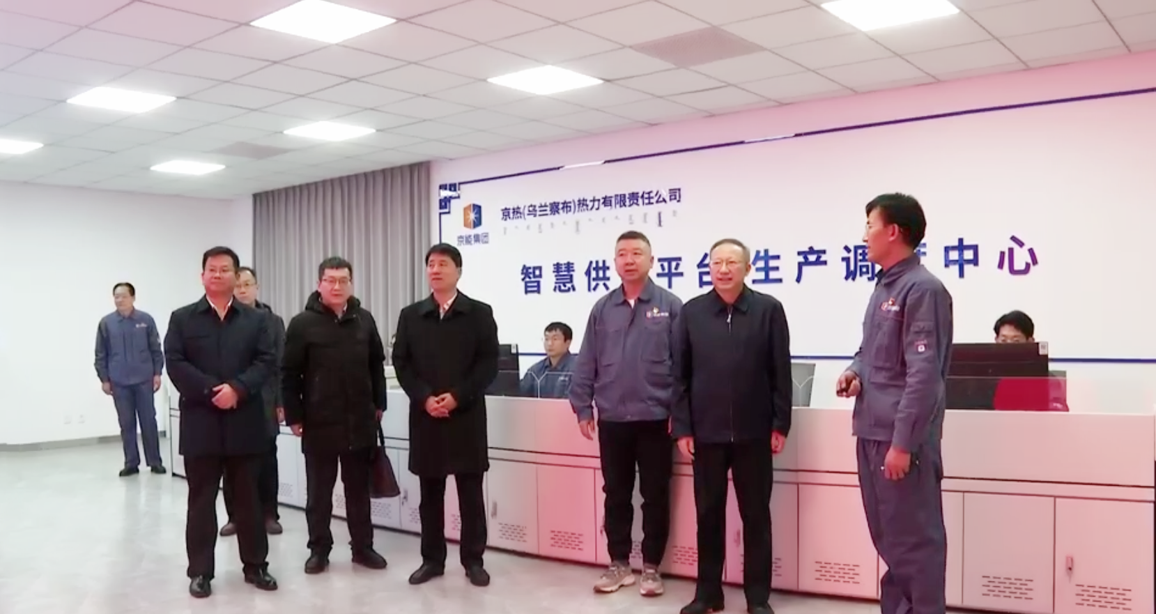 1月19日，自治区人大常委会党组副书记、副主任，自治区总工会主席张韶春深入乌兰察布市开展春节送温暖慰问活动