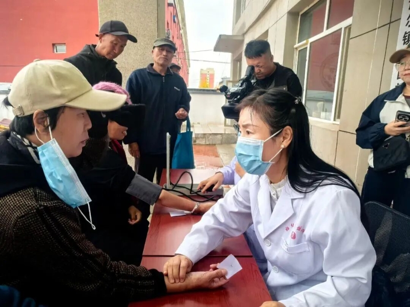 义诊进社区1.jpg
