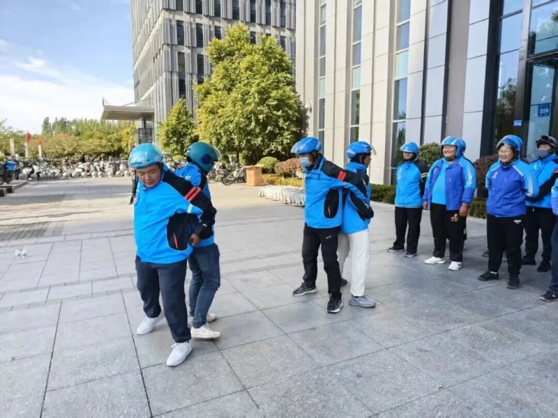 1赤峰市红山区总工会举办庆十一 迎中秋“凝‘新’聚力，乐享运动”新就业形态劳动者趣味运动会2.jpg