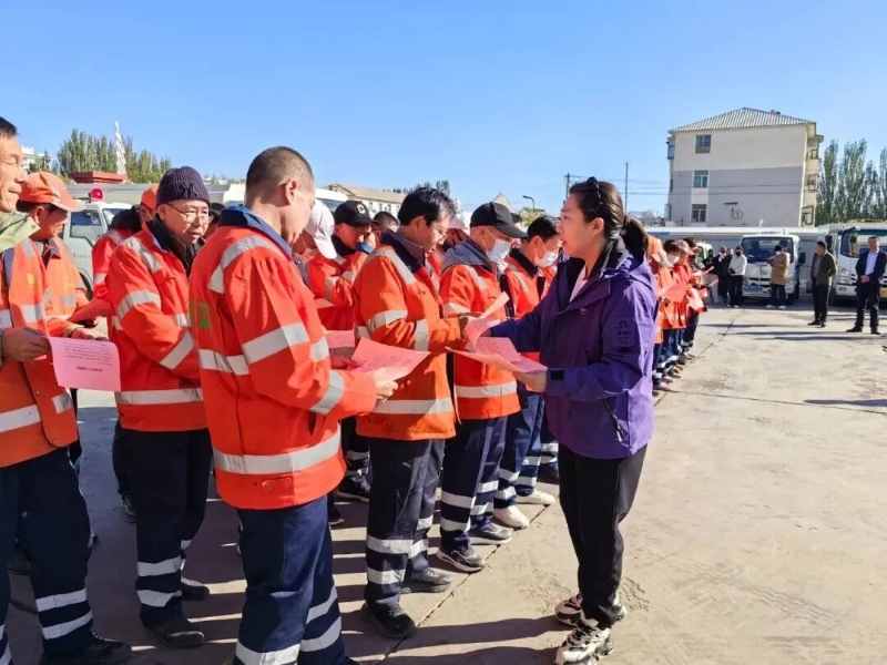 “城市因你而美 工会关爱随行”——乌海市开展2025年环卫工人慰问活动1.jpg