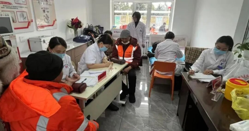 呼伦贝尔市总工会开展“城市因你而美 工会关爱随行”环卫工人节慰问活动2.jpg