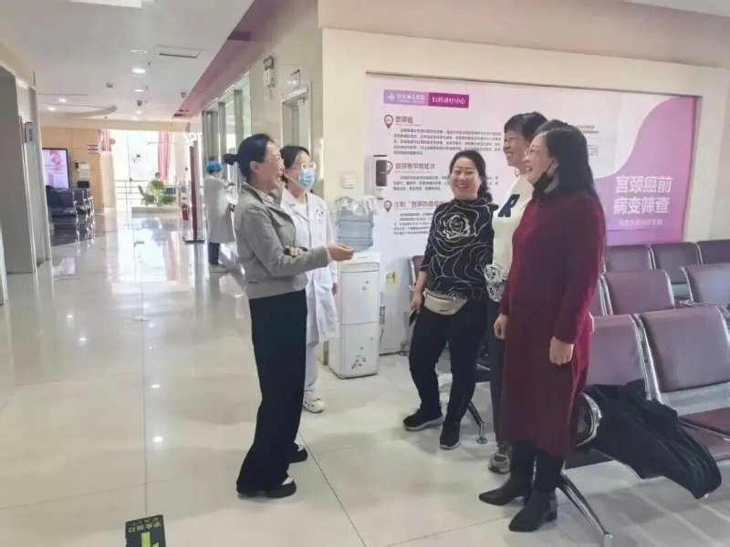 包头市东河区总工会为新业态女性劳动者开展免费“两癌”筛查2.jpg