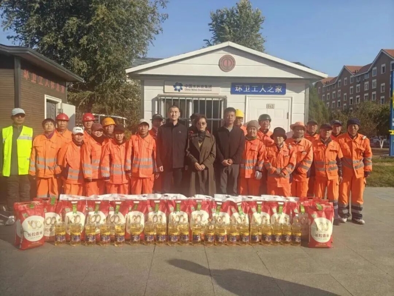 城市因你而美 工会关爱随行——包头市昆区总工会环卫工人节开展暖心慰问1.jpg