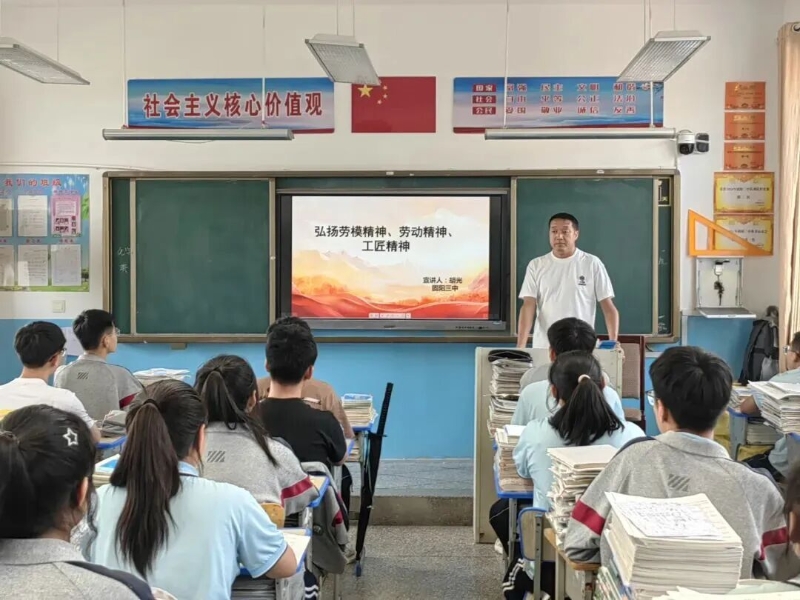 包头市固阳县总工会开展劳模工匠“五进”系列宣讲活动2.jpg