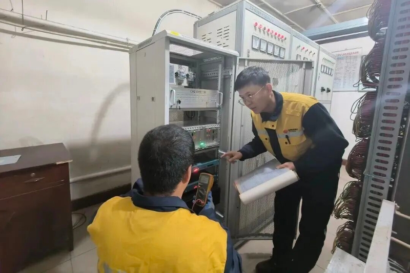 铁路安全的 “电务担当”——记内蒙古自治区劳动模范、国家能源集团煤焦化有限责任公司铁路公司工电部电务班长毕云峰3.jpg