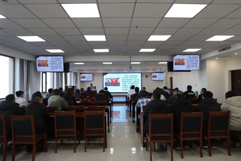 自治区建筑建材交通机冶工会在中交（内蒙古）建设发展有限公司开展“送温暖”暨党的二十届四中全会精神劳模进企业宣讲活动 2.png
