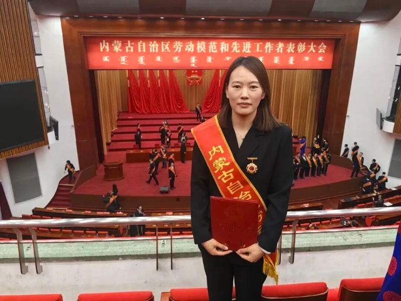 扎根平凡岗位 书写不凡人生1.jpg