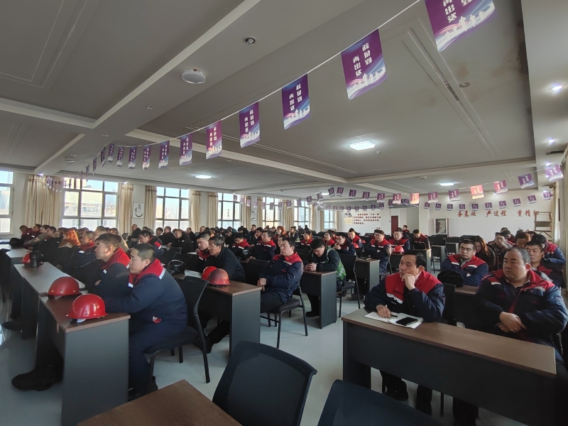 鄂尔多斯市劳模宣讲团走进杭锦旗聚野煤化有限责任公司宣讲党的二十届四中全会精神.jpg