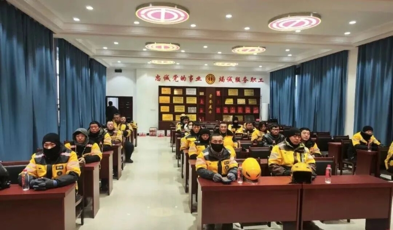 阿鲁科尔沁旗开展学习贯彻党的二十届四中全会精神专题宣讲活动.jpg