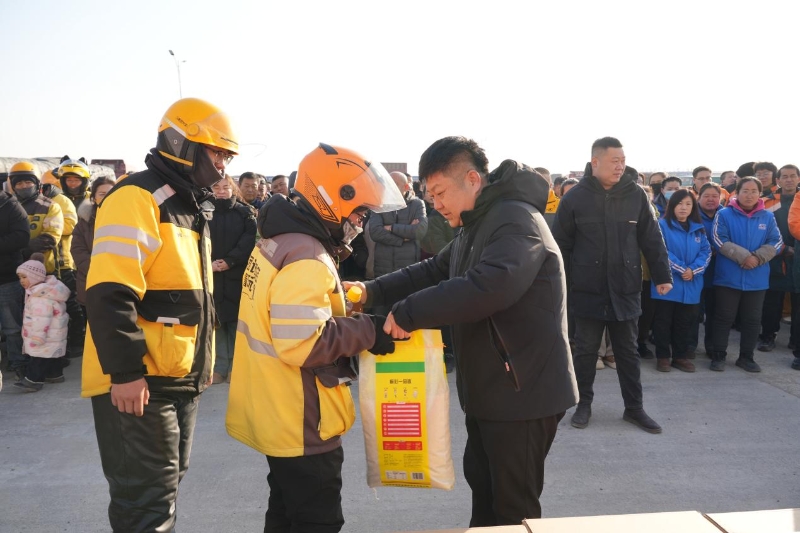 “工会暖”驱散冬日寒 “娘家人”情系新业态——杭锦后旗总工会“暖冬礼包”已精准送达