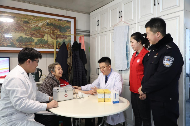 开展志愿服务 传承雷锋精神3