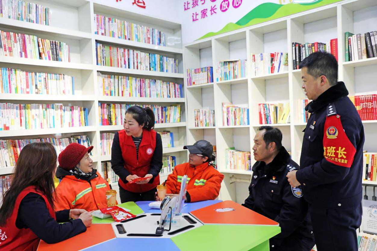 开展志愿服务 传承雷锋精神