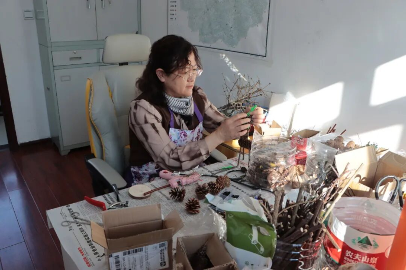 内蒙古森工集团绰尔森防职工以手工技艺赋能森防事业