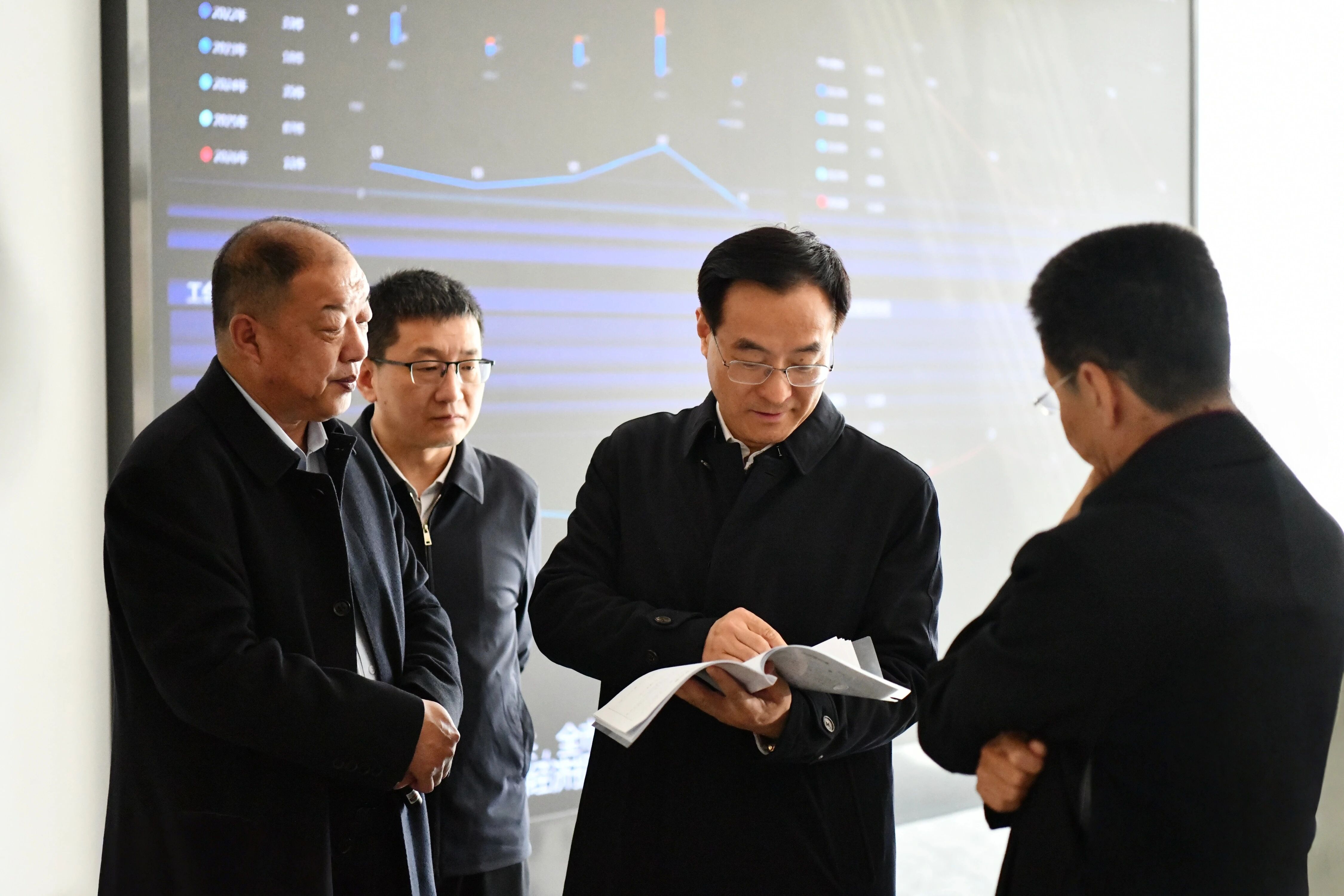 3月24日至25日，全国总工会副主席、党组成员钟洪江率调研组在内蒙古就维护劳动领域政治安全、新时代“枫桥经验”工会实践、全总基层联系点等工作开展专题调研。