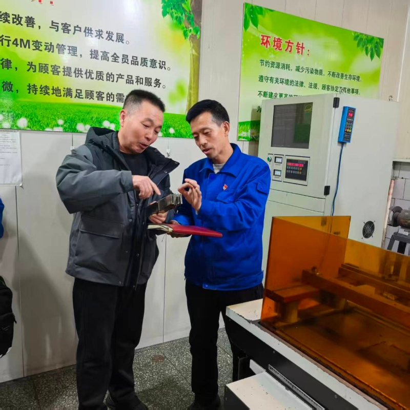 自治区国防邮电工会赴乌兰察布市开展“劳模工匠助企行”活动1