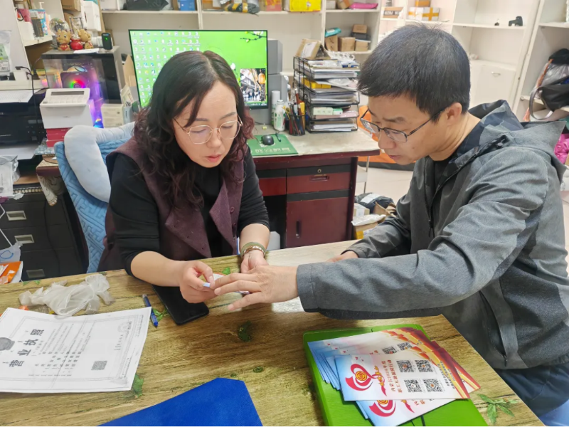 突泉县总工会入企宣传职工医疗互助保障政策.png