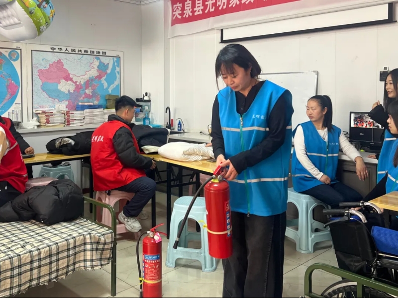 突泉县总工会“职工夜校”消防安全知识课程开讲 筑牢职工安全“防火墙”.jpg