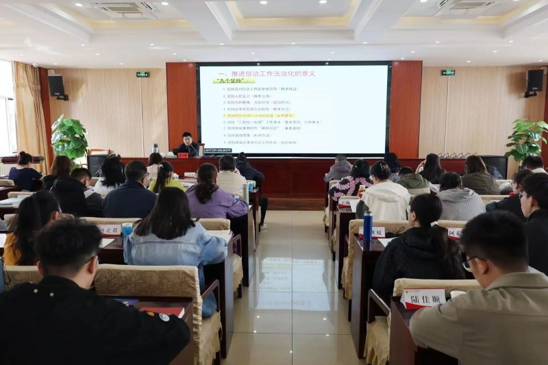 普法宣传入人心，依法维权促和谐——自治区总工会开展信访工作法治化主题宣传月活动1.jpg