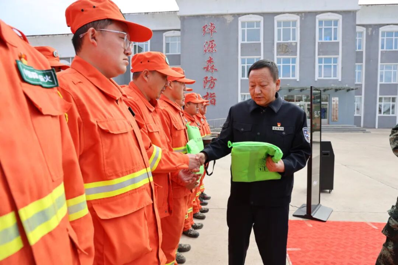 内蒙古森工集团绰源森工公司工会“暖场绿队·暖塔绿站”关爱职工专项行动暖人心.png