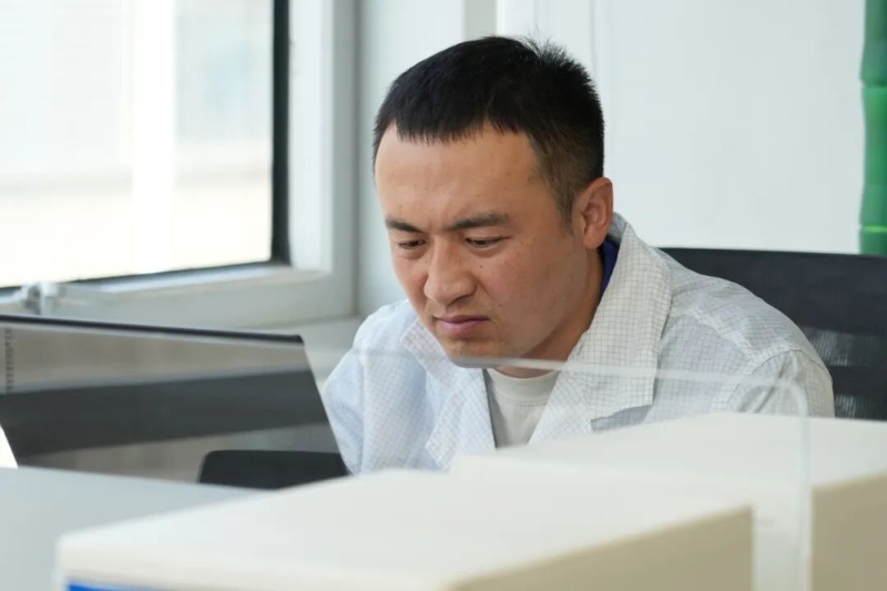从中专生到全国劳模，他姓牛，人更牛1.jpg