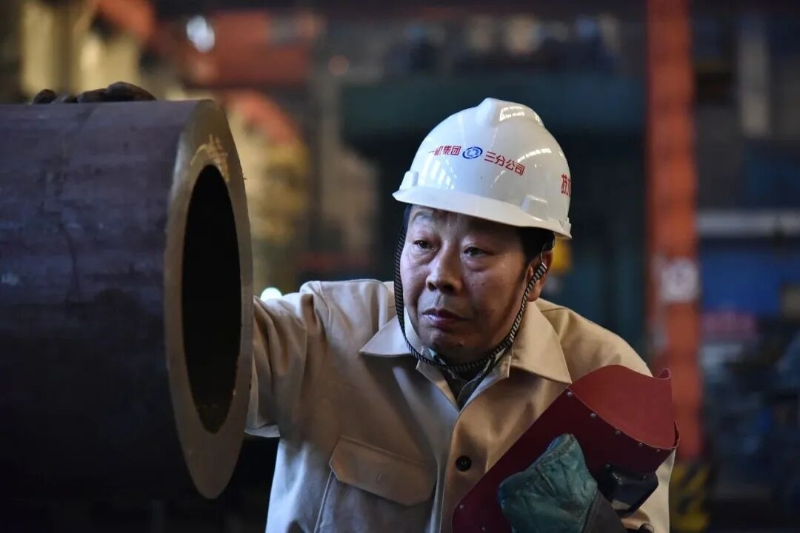 铁甲洪流驶过天安门时，他泪流满面3.jpg