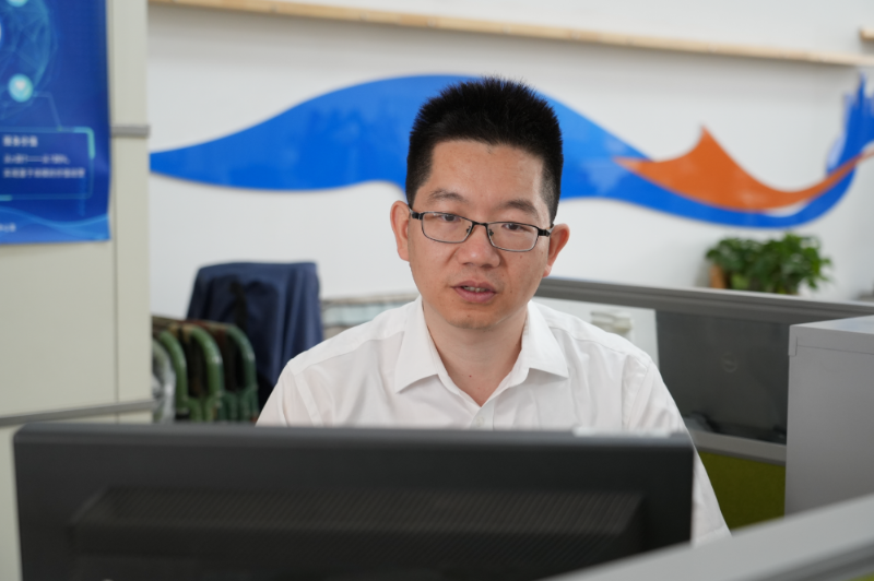 一行代码一束光1.png