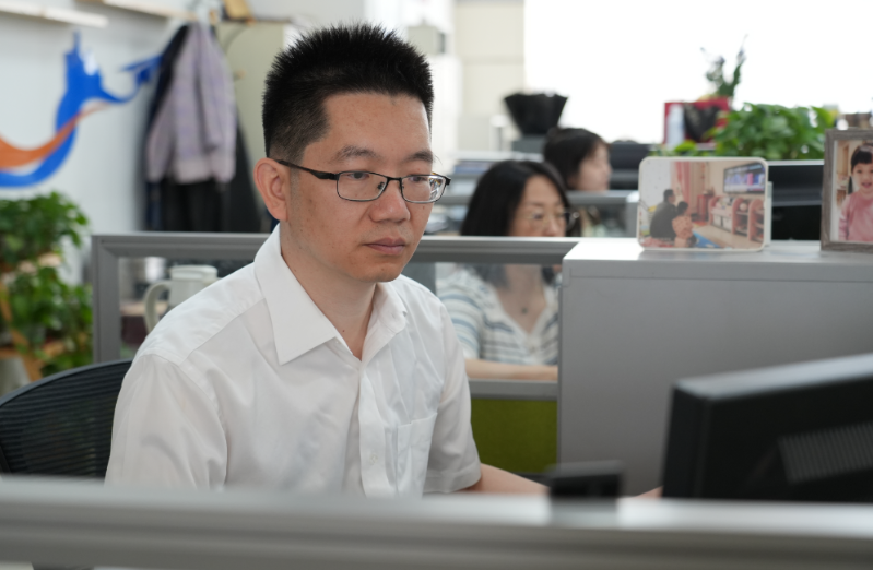 一行代码一束光3.png