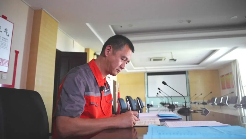 他以微光 点亮整座城2.jpg