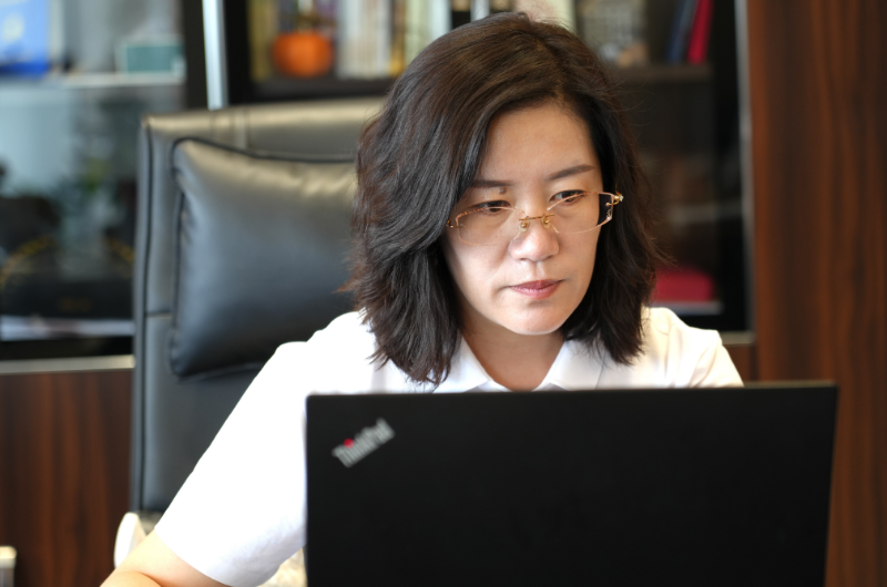 刘晓霞：新能源阵地上的巾帼“开荒牛”1.png