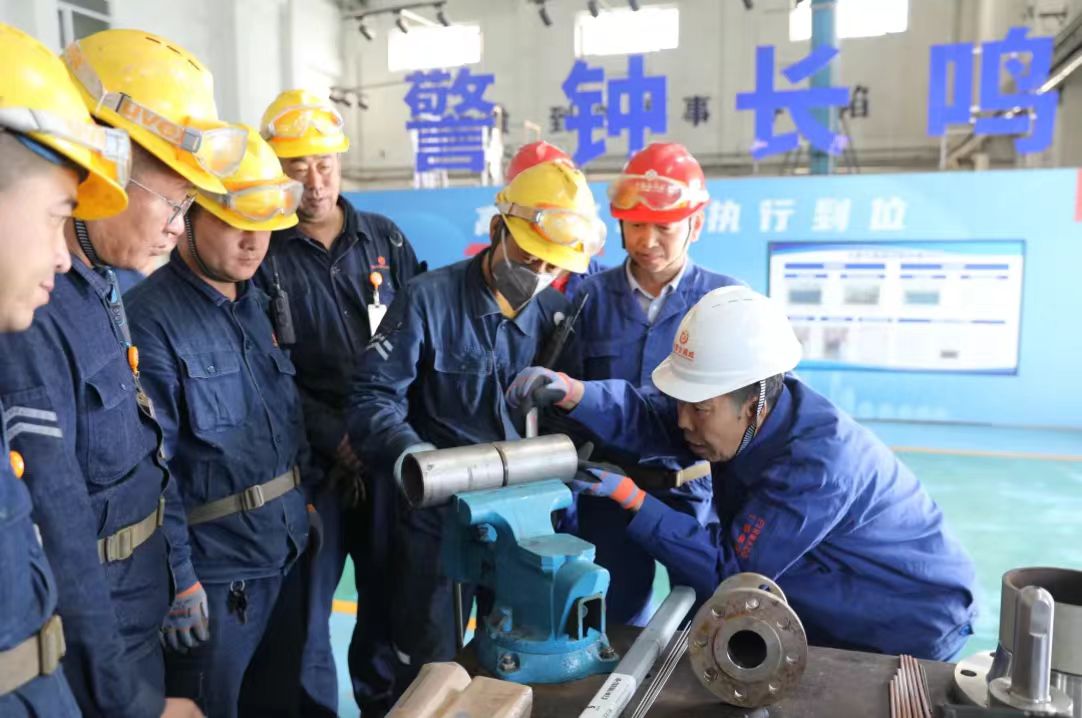 9月7日，自治区总工会举行“劳模工匠助企行”包头示范活动暨包头市总工会“劳模工匠助企行”现场观摩会