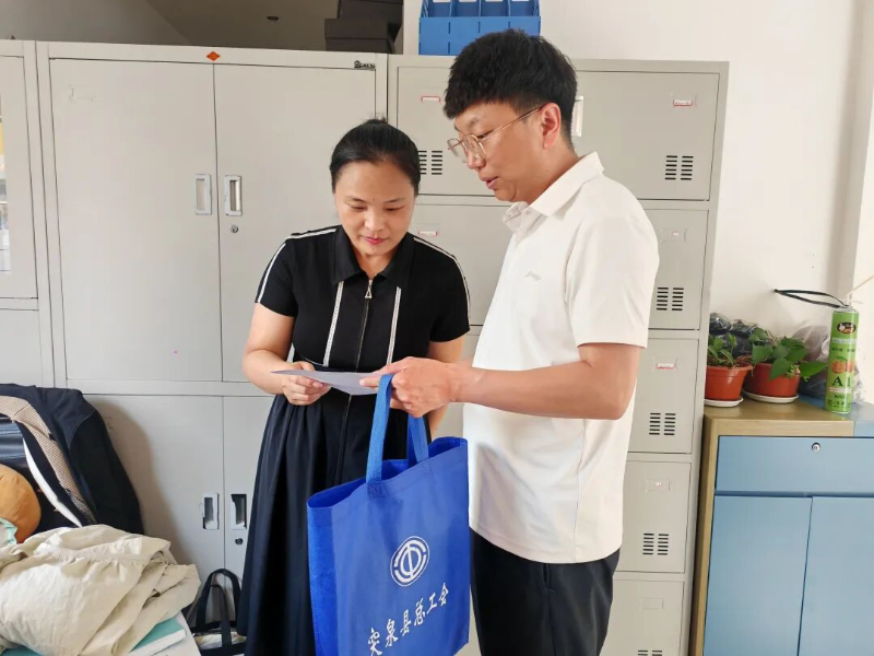 突泉县总工会推进企业建会入会工作.png