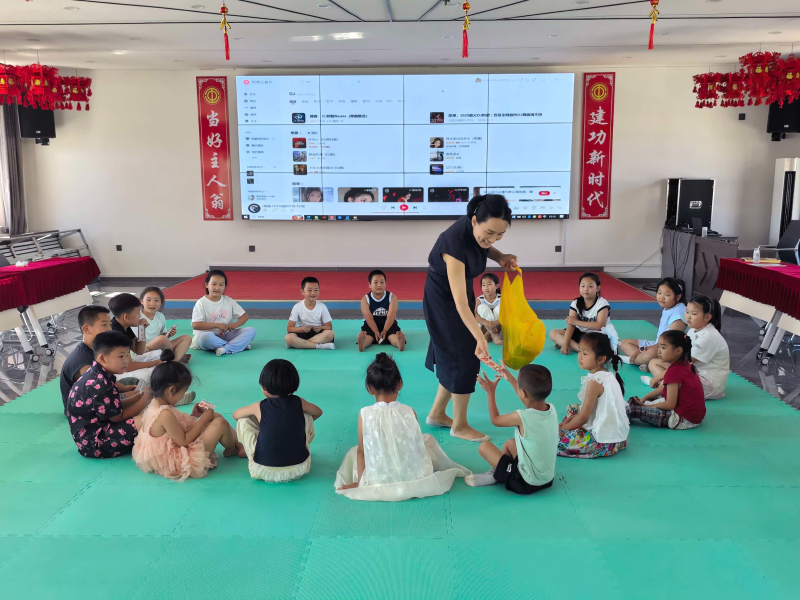 扎赉特旗总工会暑期职工子女托管班开班.png