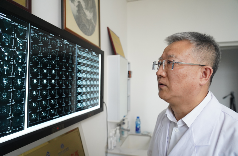 肾脏“守灯人”刘致中：以匠心执刀 为生命点灯1.png