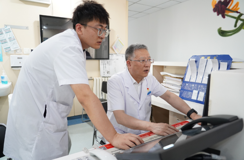 肾脏“守灯人”刘致中：以匠心执刀 为生命点灯2.png