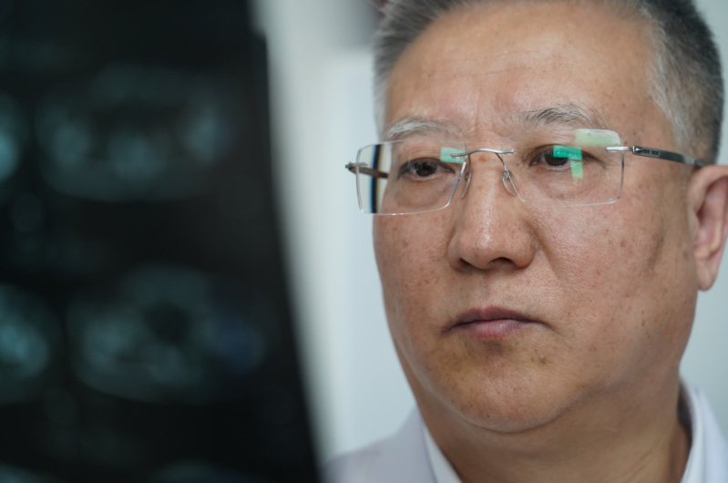肾脏“守灯人”刘致中：以匠心执刀 为生命点灯5.png