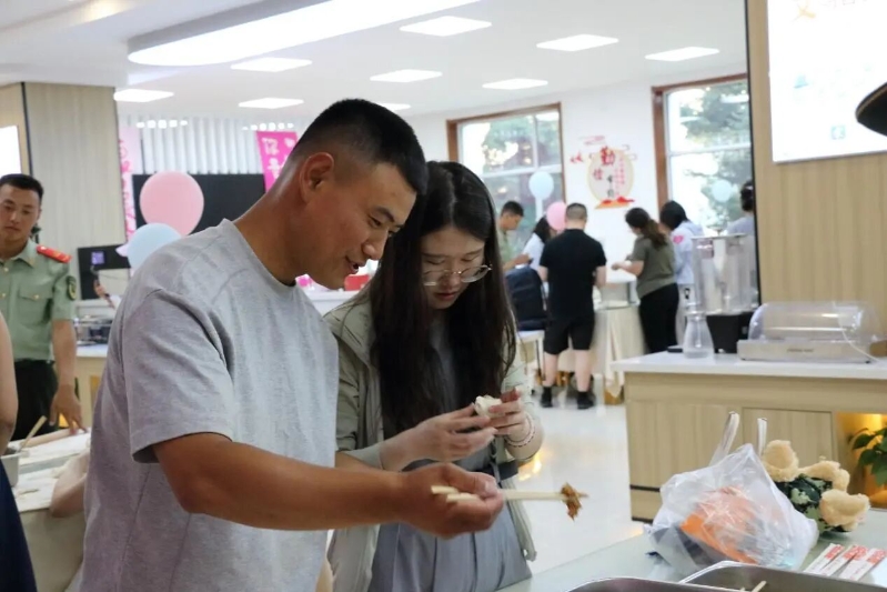 会聚良缘 与“军”相遇——自治区总工会举办军地单身职工交友联谊活动2.jpg