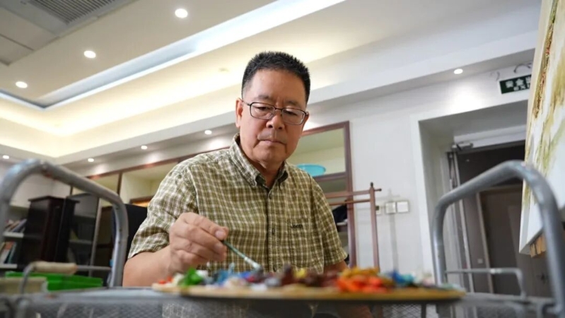 苗景昌：用画笔为包头风光“圈粉”1.jpg