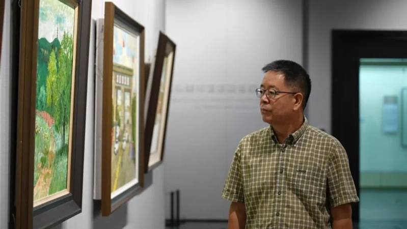苗景昌：用画笔为包头风光“圈粉”2.jpg