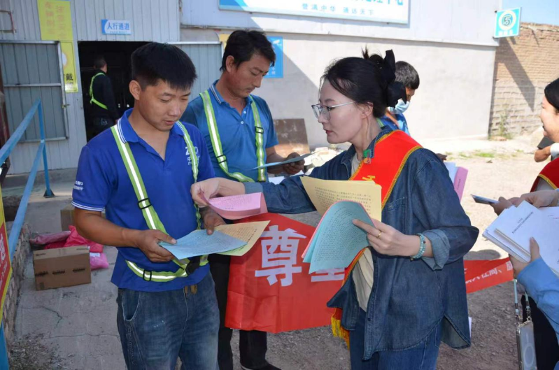 阿鲁科尔沁旗协调劳动关系三方委员会开展构建和谐劳动关系宣传月活动.png